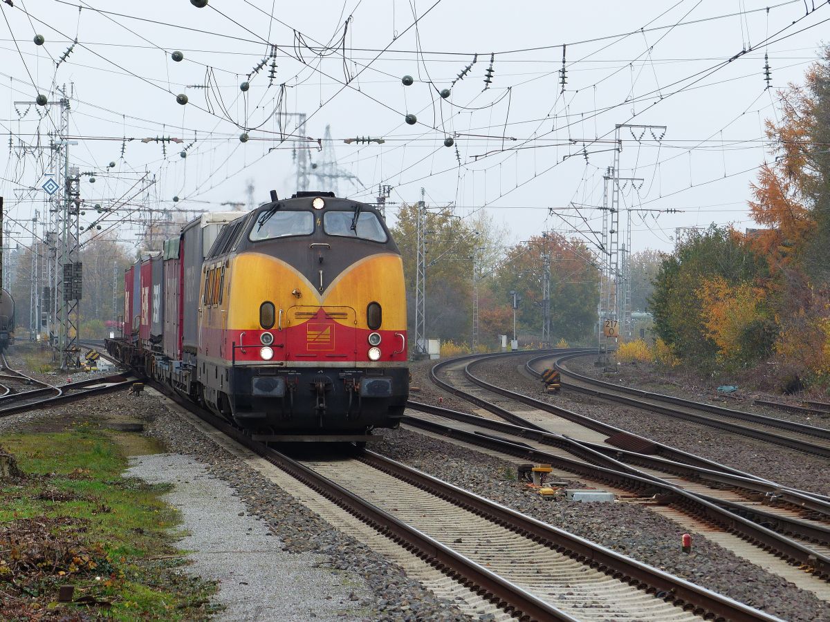 Bentheimer Eisenbahn Diesellok D20 mit dem Name  Coevorden  (ex DB 221 147-2) Salzbergen 21-11-2019.

Bentheimer Eisenbahn dieselloc D20 met de naam  Coevorden  (ex DB 221 147-2) Salzbergen 21-11-2019.