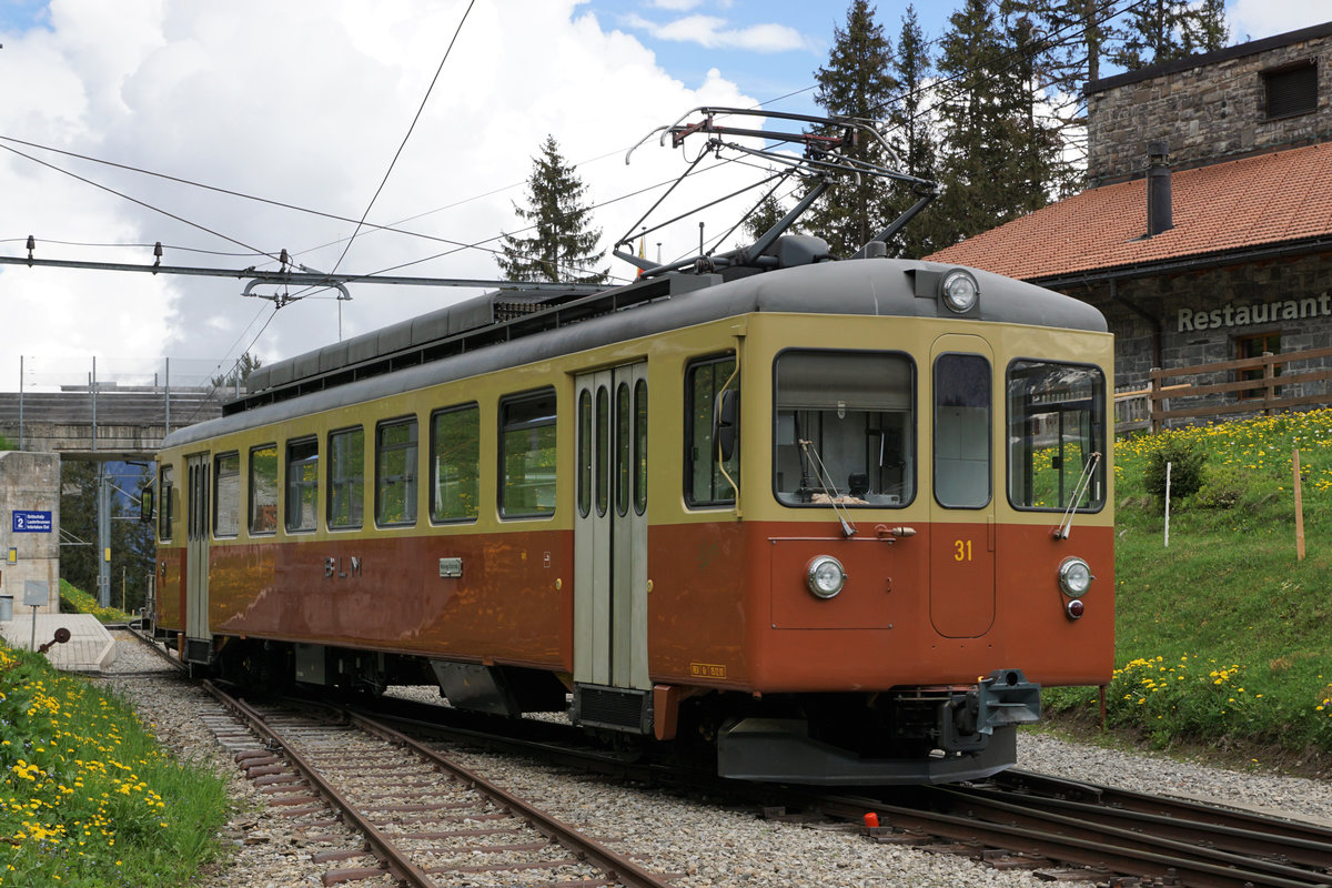 Bergbahn Lauterbrunnen-Mürren.
BLM Be 4/4 31 LISI in der Kreuzungsstation Hinteregg am 24. Mai 2018.
Foto: Walter Ruetsch