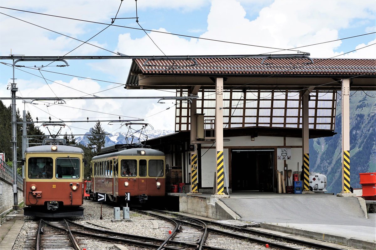 Bergbahn Lauterbrunnen-Mrren.
Zusammentreffen von den BLM Triebwagen BDe 4/4 22 und dem Be 4/4 31 LISI in Mrren am 24. Mai 2018.
Foto: Walter Ruetsch