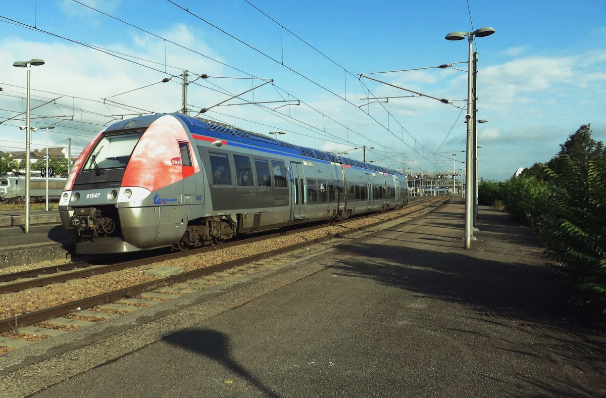 BiBi 81547 verlässt Nevers am 18 September 2021 mit ein RB nach Dijon-Ville.