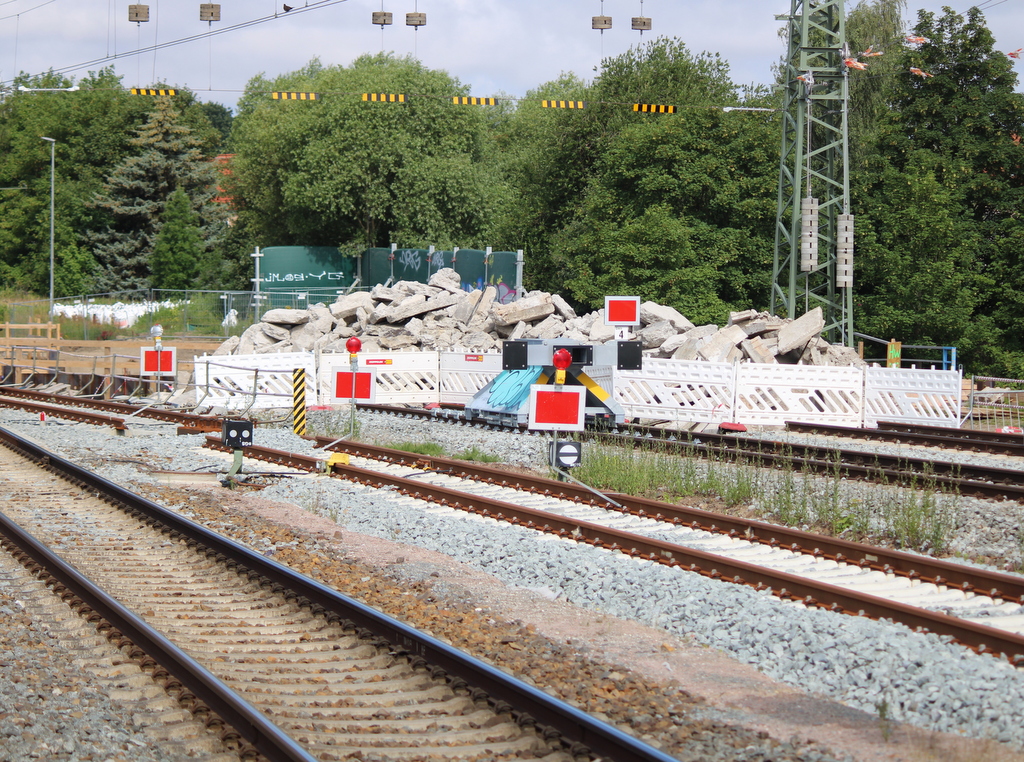 Blick auf die Baustelle Goetheplatzbrücke im Rostocker Hbf.17.07.2022