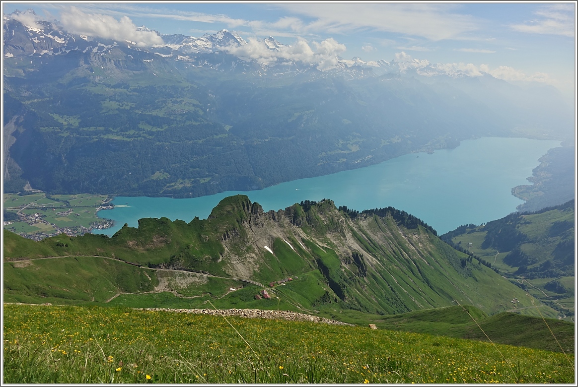 Blick vom Brienzer Rothorn hinunter ins Tal
(07.07.2016)