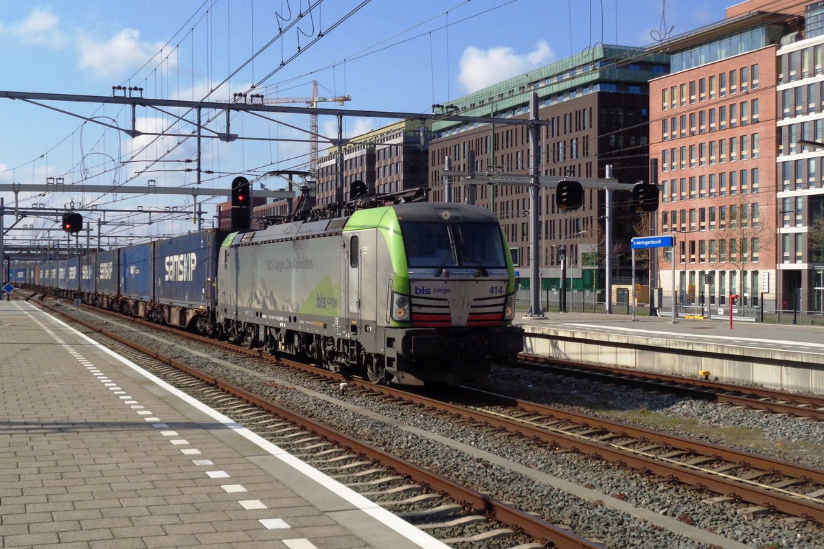 BLS 475 414 zieht am 13 April 2019 der Melzo-Shuttle KLV durch 's-Hertogenbosch.