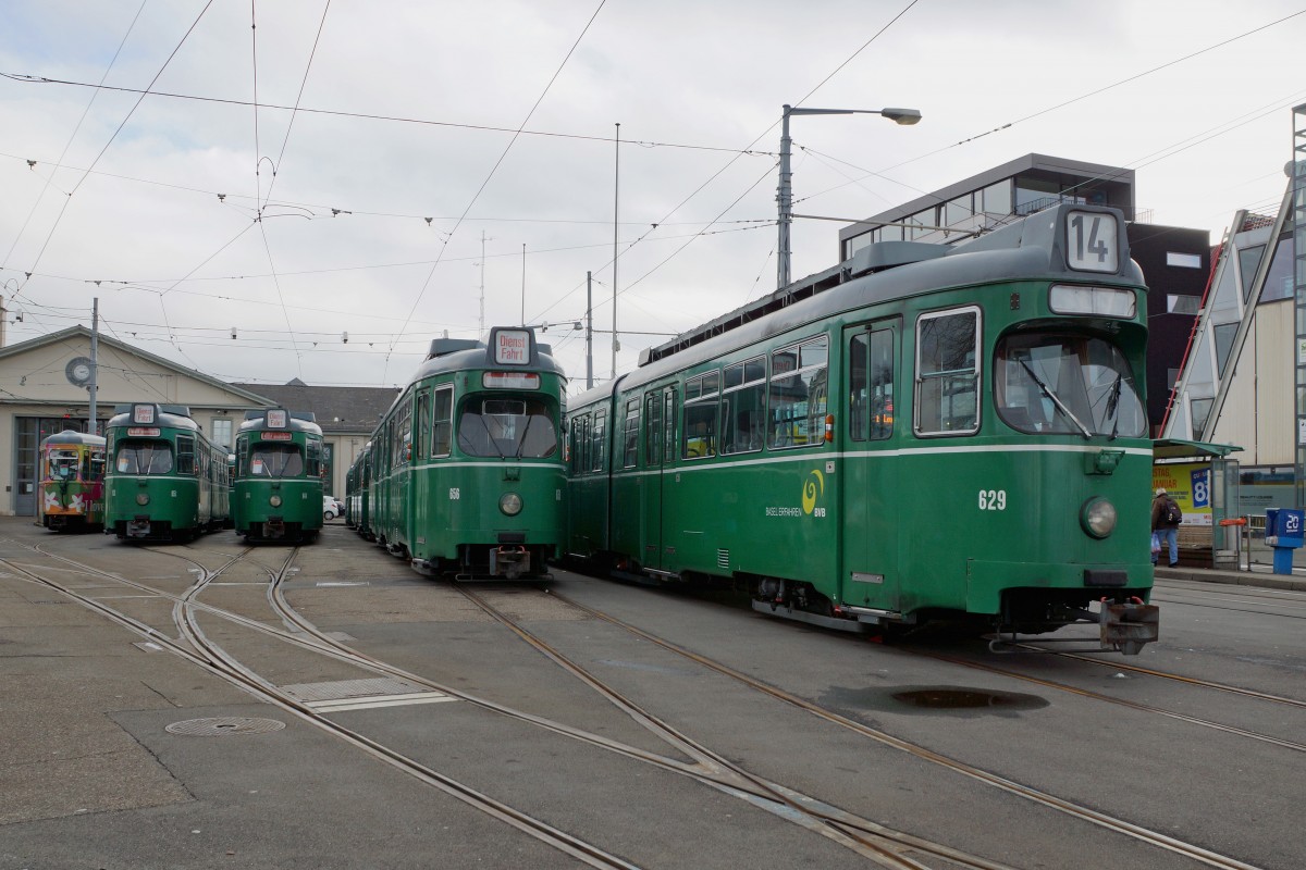 BVB: Noch am 29. Januar 2016 warteten mehrere Be 4/6 DWAGS  vor dem Depot Dreispitz auf die Reise nach Belgrad.
Foto: Walter Ruetsch 