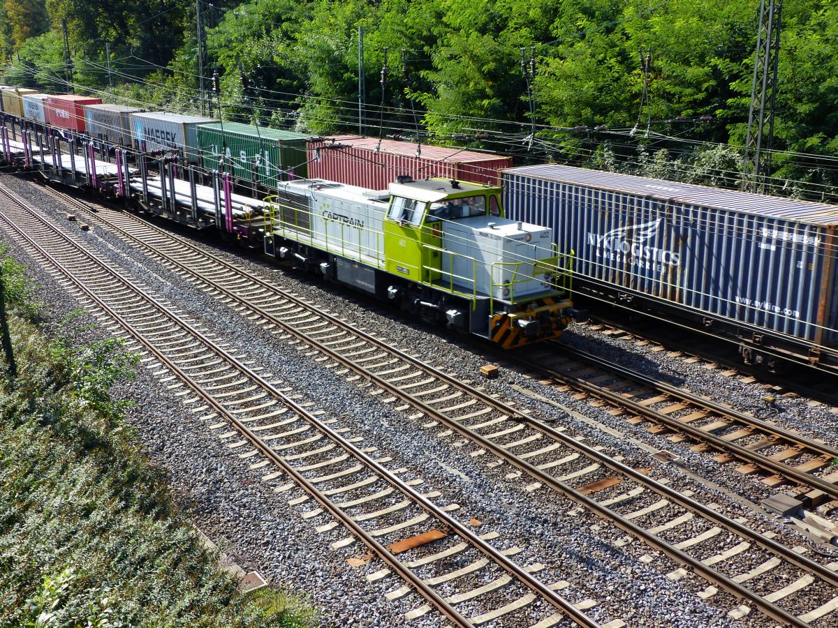 Captrain Diesellokomotive 402 Abzweig Lotharstrasse, Forsthausweg, Duisburg 19-09-2019.

Captrain diesellocomotief 402 Abzweig Lotharstrasse, Forsthausweg, Duisburg 19-09-2019.