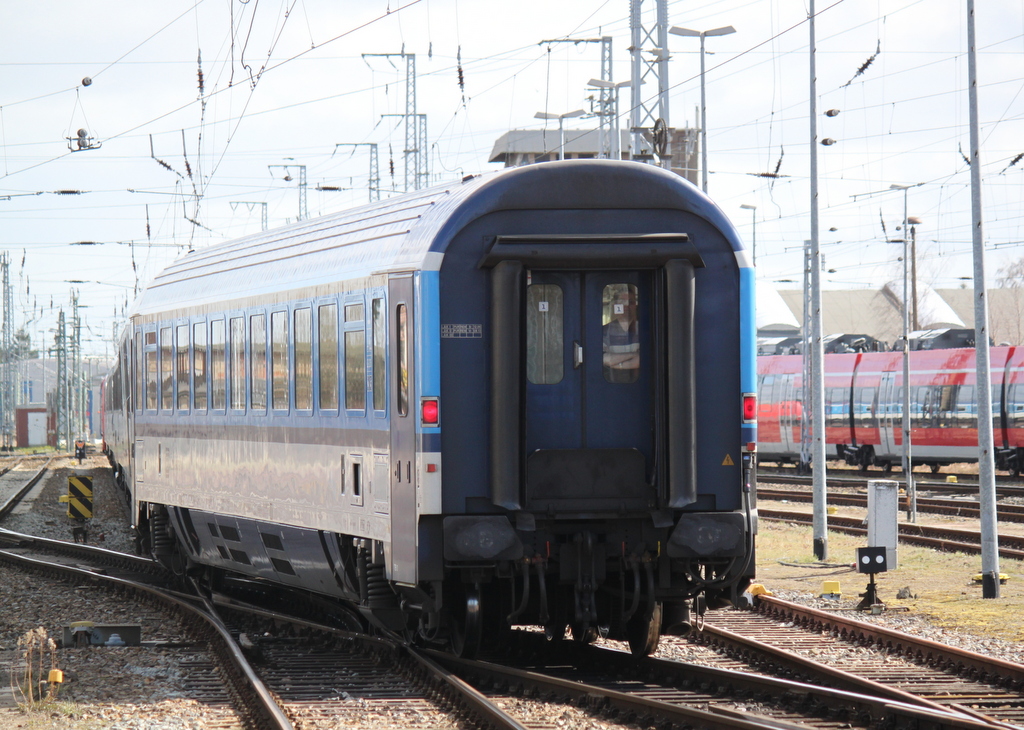 CD-Wagen Bmz lief am Ende des des EC 179(Warnem�nde-Prag)mit hier bei der Ausfahrt am 03.04.2015 im Rostocker Hbf.