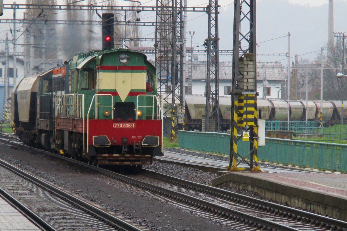 Cmeliak (Hummel) 770 536 durchfahrt am verregneten 7.April 2017 Decin hl.n.