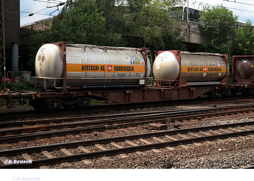 containertragwagen der gattung SGNS,zugelassen unter 31 80 4543 280-0,aufgenommen im bf hh-harburg,27.06.14