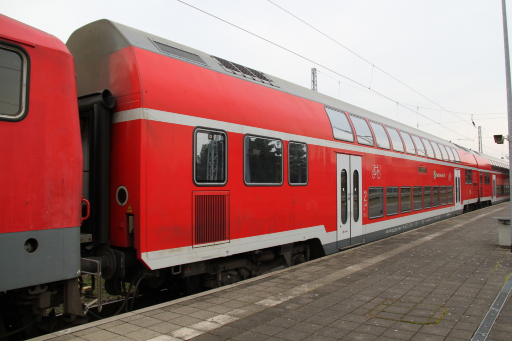 D-DB 50 80 26 81 184-6 DBpza 780.0 von DB Regio AG Region Südost Dresden Hbf stand am 15.10.2016 in Warnemünde.