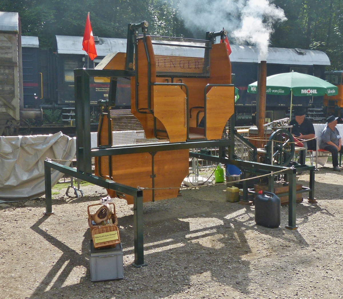 Dampfkarussell Spalinger beim Dampffestival in den Fond-de-Gras. 04.09.2022