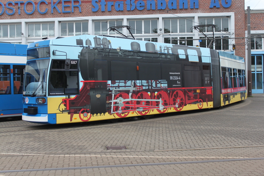 Dampflok mit Stromabnehmer abgestellt auf dem Gelände der Rostocker Straßenbahn AG.25.05.2017