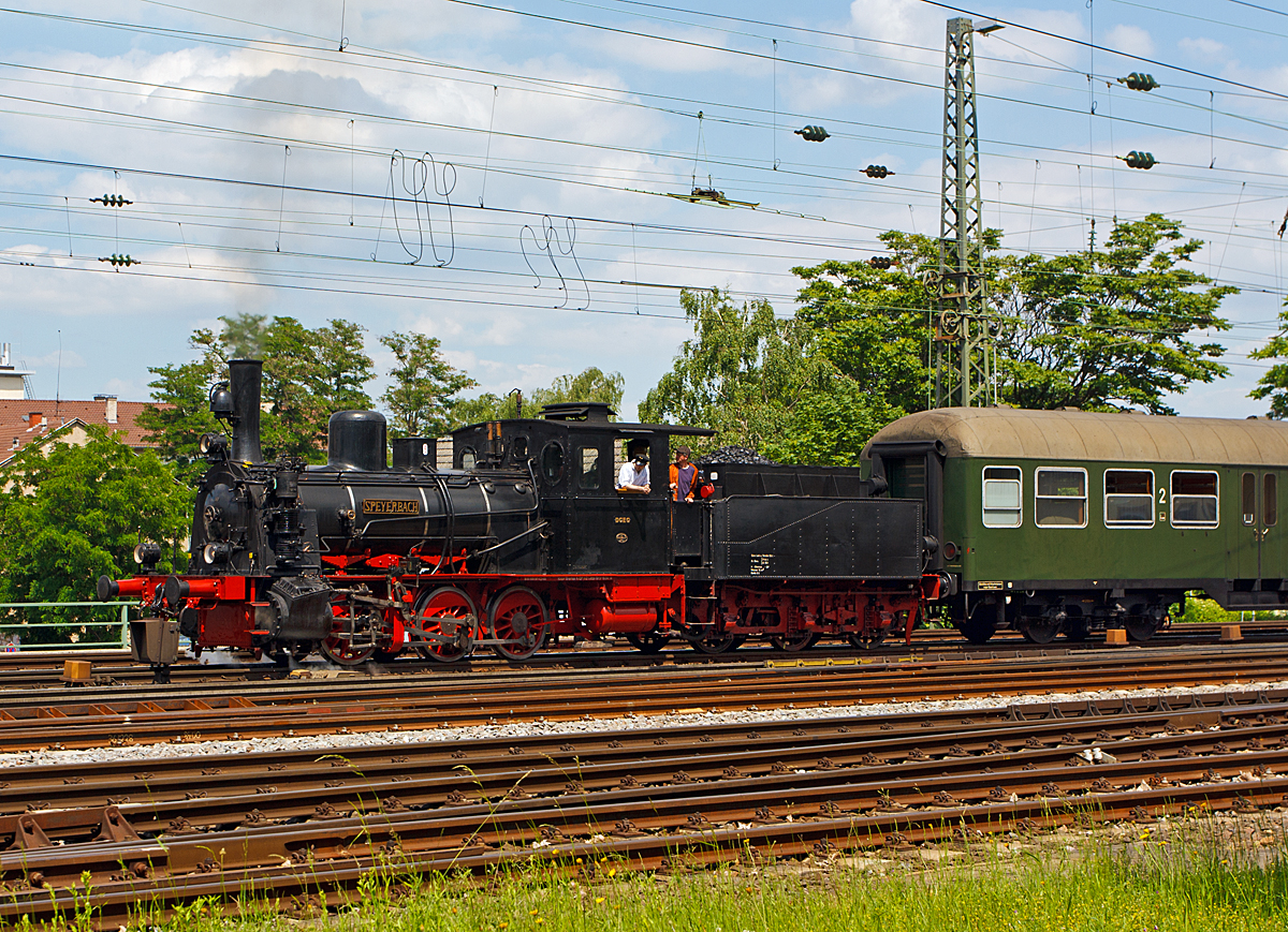 Dampfspektakel 2014 - Die Kuckucksbähnel-Lok Dampflokomotive Speyerbach von der Deutschen Gesellschaft für Eisenbahngeschichte e.V. (DGEG) fährt am 31.05.2014 mit einem planmäßigen Personenzug in den Hauptbahnhof Neustadt a d. Weinstraße ein. 
Diese Dampfzüge konnten mit einem normalen Nahverkehrsticket genutzt werden.

Die Lok Typ Humboldt C.102 wurde 1904 von der Maschinenbauanstalt Humboldt A.G. in Köln-Kalk unter der Fabriknummer 210 gebaut und an die Hafenbahn Köln-Frechen (heute HGK) geliefert. Spätere Stationen waren Gork Hülskens & Co. in Wesel und am 1959 die Bergbaugesellschaft Zeche Walsum in Duisburg-Walsum  als WALSUM 5. Im Jahr 1973 ging sie an den Modelleinsenbahn-Club Essen MEC, bis sie 1985 DGEG kam. Bei der DGEG erfolgte dann der Umbau der eigentlichen Tenderlok zur Schlepptenderlok.

Technische Daten der Dampflokomotive Speyerbach:
Hersteller: Humboldt, Fabriknummer 210
Baujahr: 1904
Typ: C.102  Neuß 
Spurweite: 1.435 mm
Bauart: Cn2t
Leistung: 420 PS
Länge über Puffer: 14.750 mm
Dienstgewicht: 61,8 t
Höchstgeschwindigkeit: 40 Km/h
Zylinder-Durchmesser: 430 mm
Kolbenhub: 550 mm
Treibrad-Durchmesser: 1.100 mm
Radstand: 3.000 mm
Steuerung: Heusinger
Kesseldruck: 13 bar
Rostfläche: 1,31 m²
Tender: 3T15
