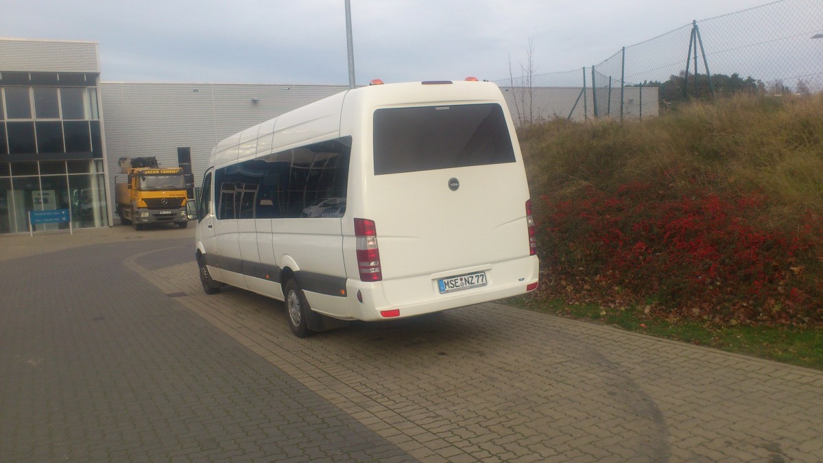....dann dieser Mercedes-Umbau von VDL der zu der Bus-Touristik Tonne geh�rt beim Mercedes  
