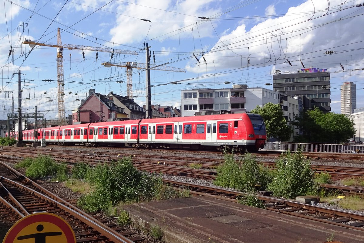 DB 423 048 verlässt am 7 Juni 2019 Köln Hbf. 