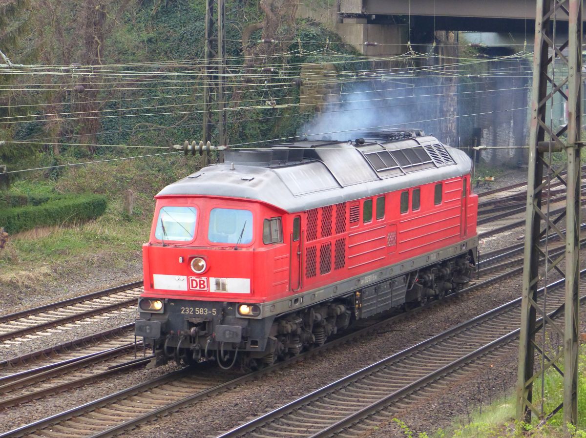 DB Cargo Diesellok 232 583-5 Hoffmannstrasse, Oberhausen 12-04-2018.

DB Cargo dieselloc 232 583-5 Hoffmannstrasse, Oberhausen 12-04-2018.