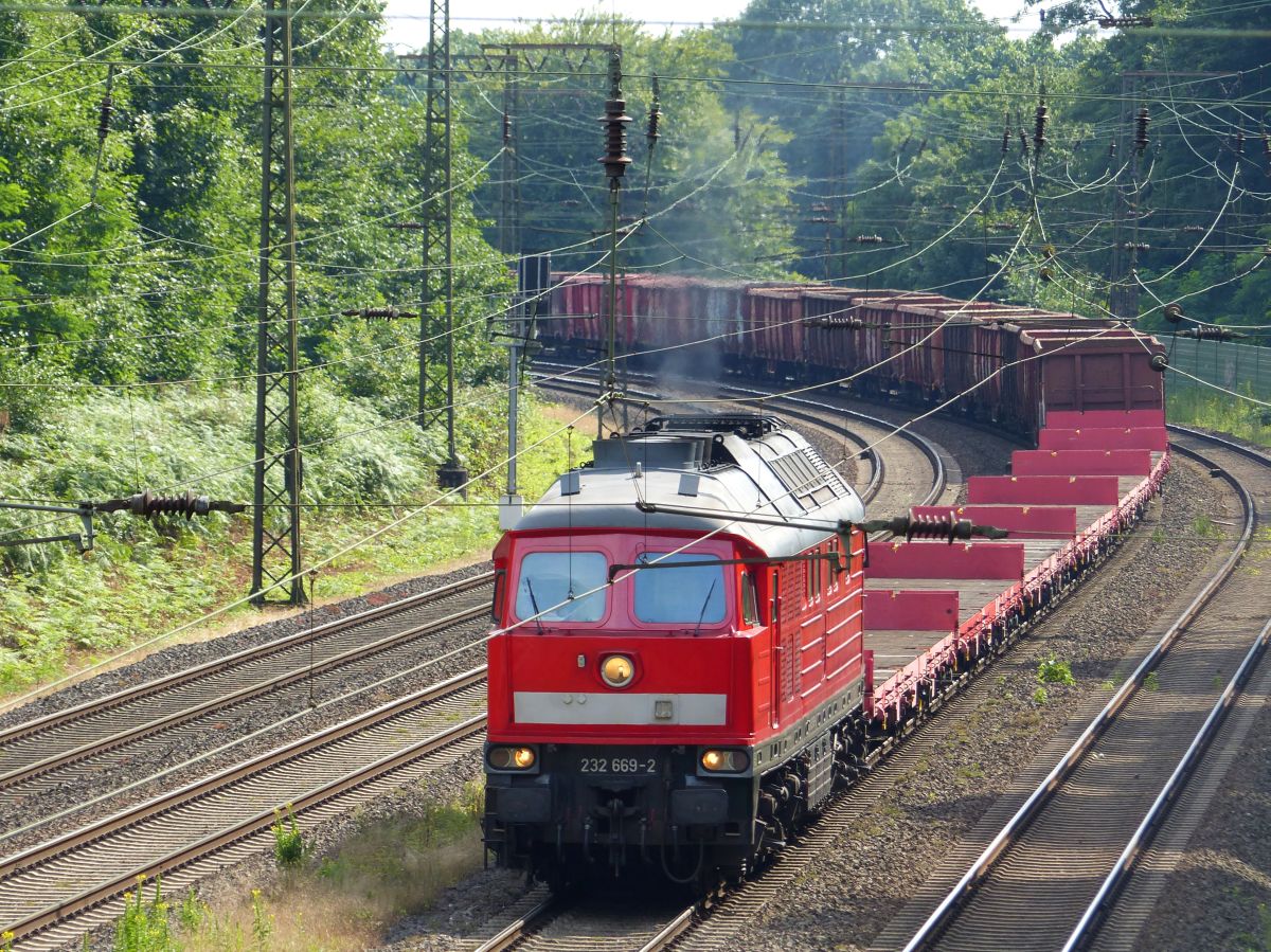 DB Cargo Diesellok 232 669-2 Abzweig Lotharstrasse, Aktienweg, Duisburg 13-07-2017.

DB Cargo dieselloc 232 669-2 Abzweig Lotharstrasse, Aktienweg, Duisburg 13-07-2017.