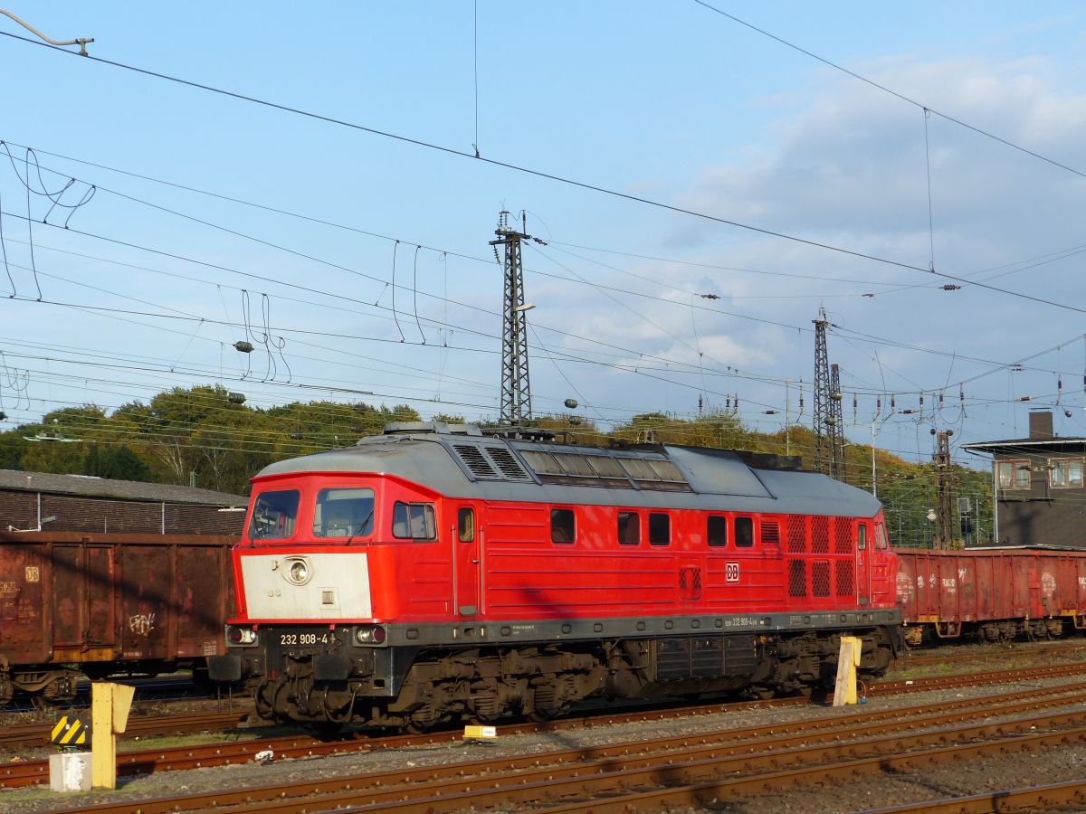 DB Cargo Diesellok 232 908-4 Bahnbetriebswerk Oberhausen Osterfeld 13-10-2017.

DB Cargo dieselloc 232 908-4 Bahnbetriebswerk Oberhausen Osterfeld 13-10-2017.
