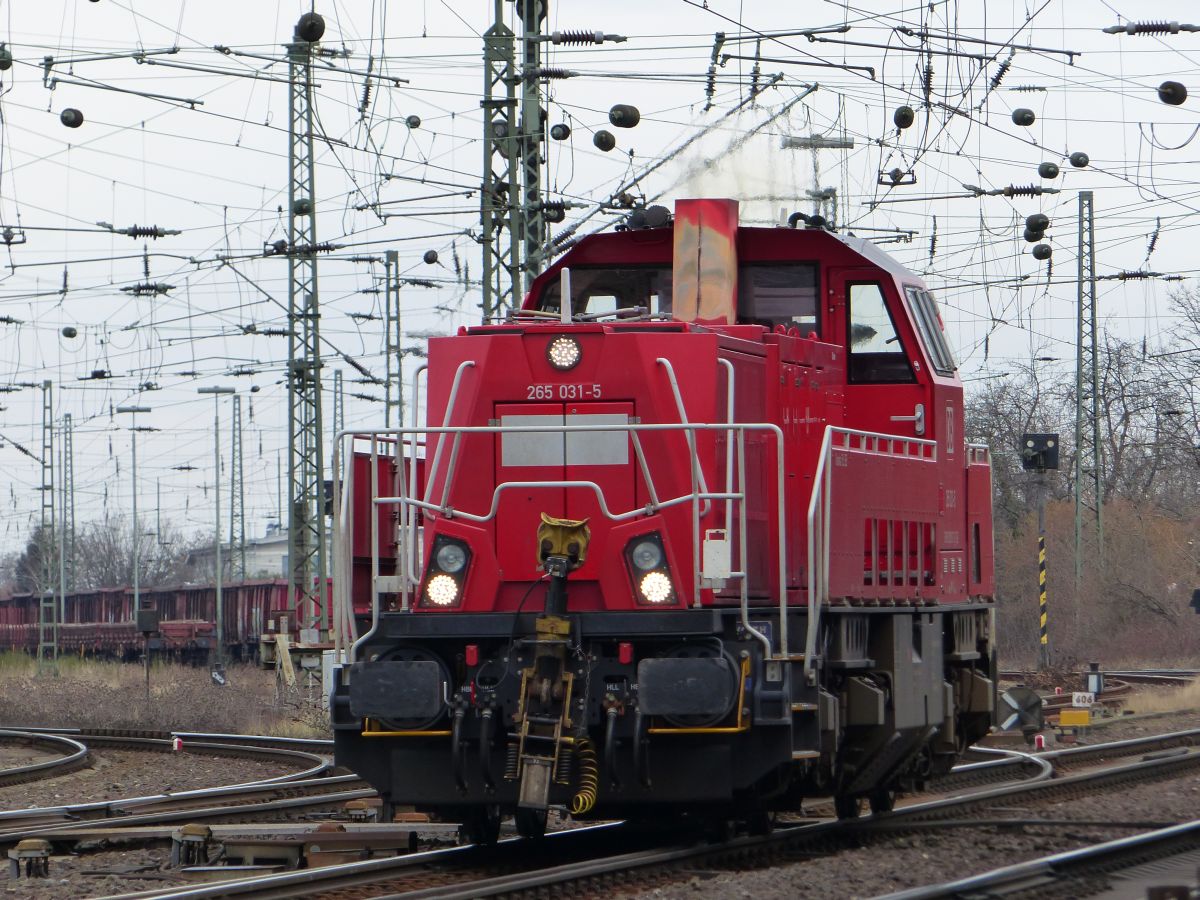 DB Cargo Diesellok 265 031-5 Rangierbahnhof K�ln-Kalk Nord 08-03-2018.


DB Cargo dieselloc 265 031-5 rangeerstation Keulen-Kalk Nord 08-03-2018.