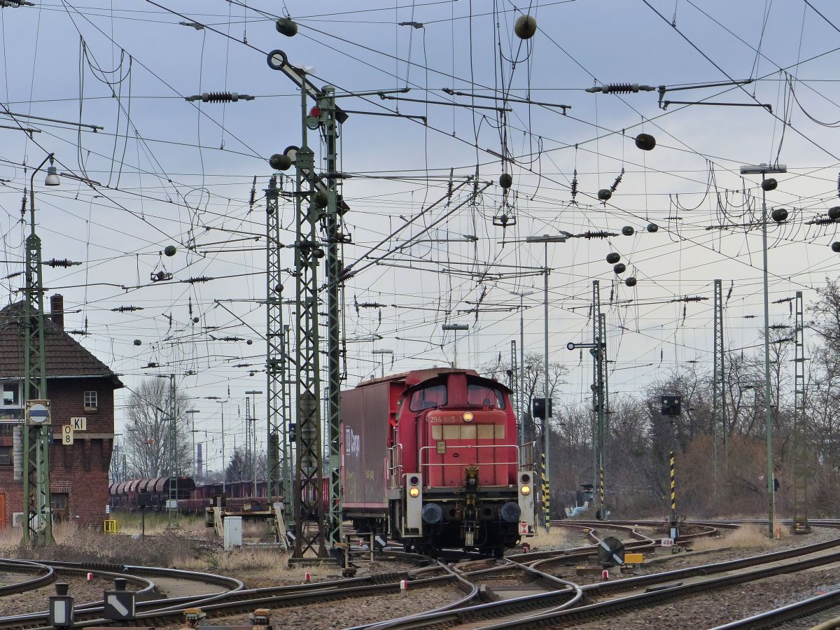 DB Cargo Diesellok 294 845-3 Rangierbahnhof K�ln-Kalk Nord 08-03-2018.

DB Cargo dieselloc 294 845-3 rangeerstation K�ln-Kalk Nord 08-03-2018.
