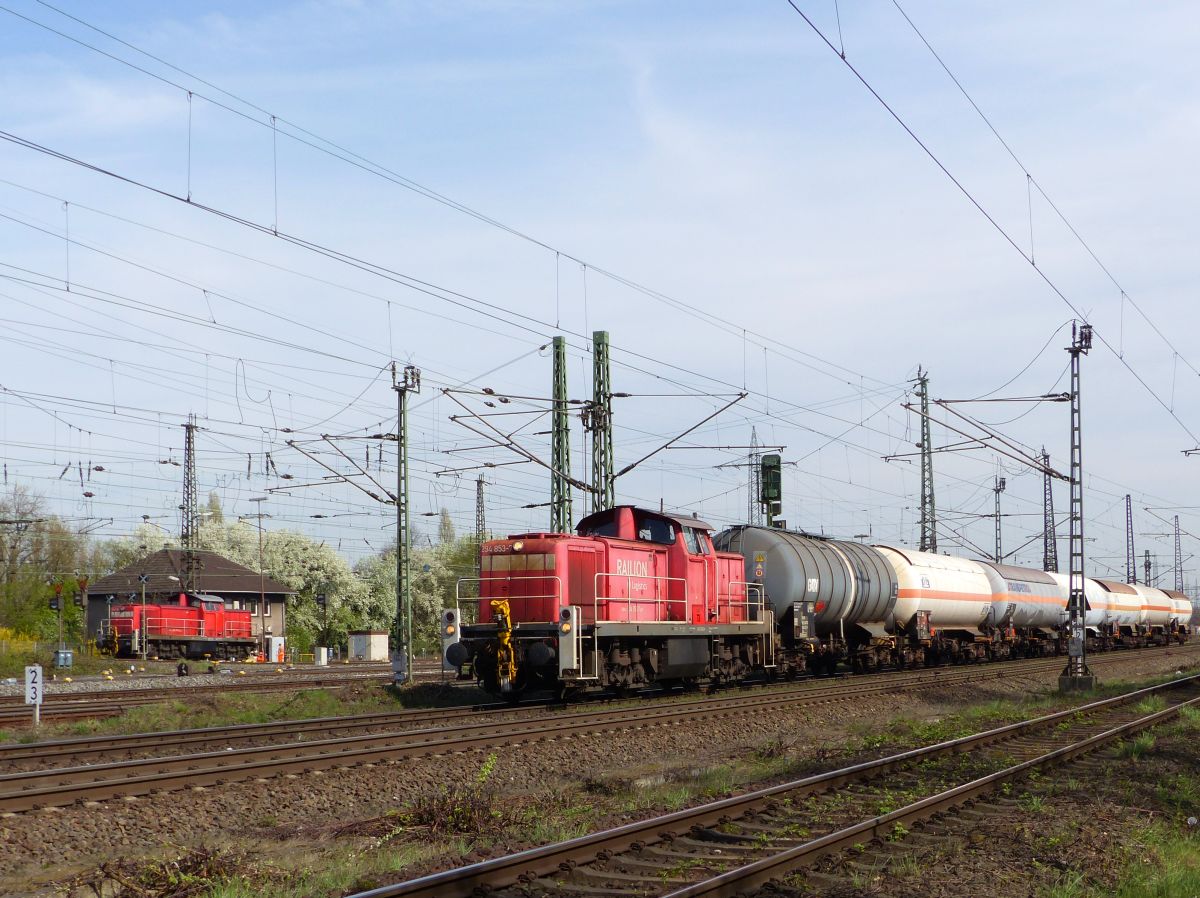 DB Cargo Diesellok 294 853-7 G�terbahnhof Oberhausen West 31-03-2017.

DB Cargo dieselloc 294 853-7 goederenstation Oberhausen West 31-03-2017.