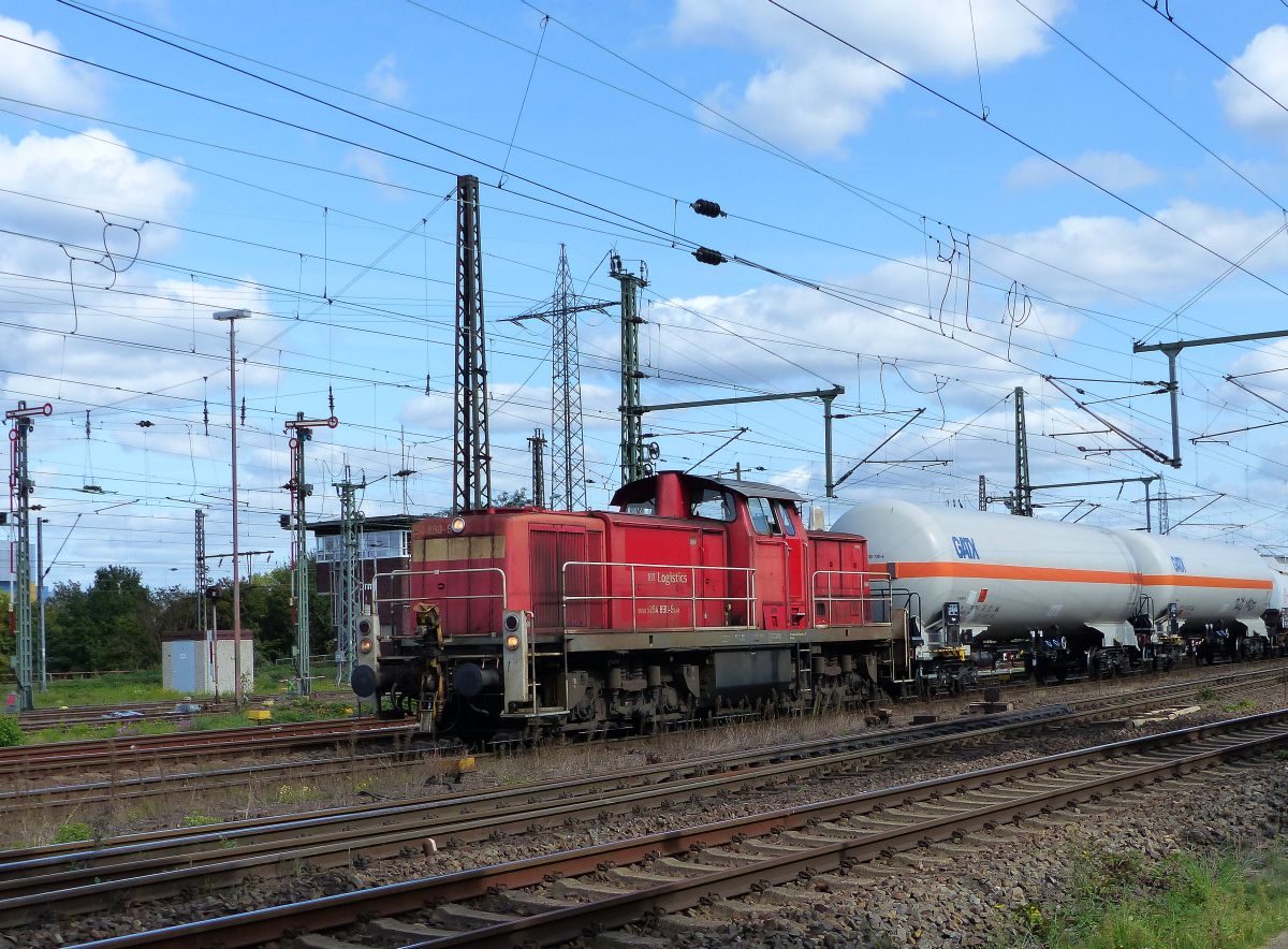 DB Cargo Diesellok 294 890-9 G�terbahnhof Oberhausen West 19-09-2019.

DB Cargo dieselloc 294 890-9 goederenstation Oberhausen West 19-09-2019.