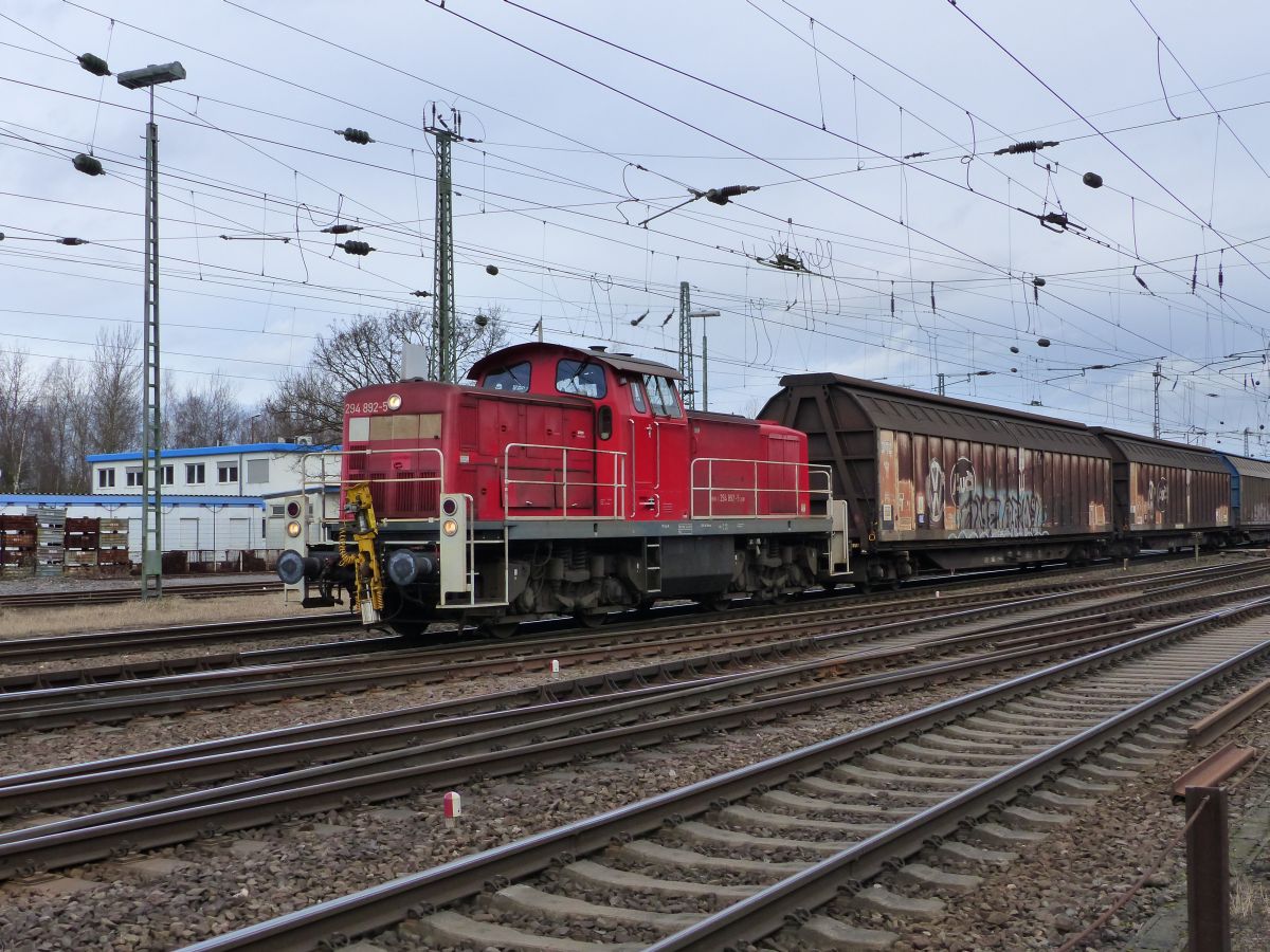 DB Cargo Diesellok 294 892-5 Rangierbahnhof K�ln Kalk Nord 08-03-2018.

DB Cargo dieselloc 294 892-5 rangeerstation Keulen Kalk Nord 08-03-2018.