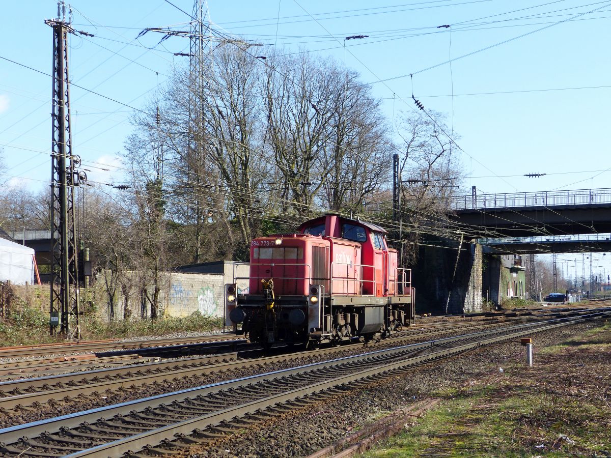 DB Cargo Diesellokomotive 294 773-7 Hoffmannstrasse, Oberhausen 12-03-2020.

DB Cargo diesellocomotief 294 773-7 Hoffmannstrasse, Oberhausen 12-03-2020.