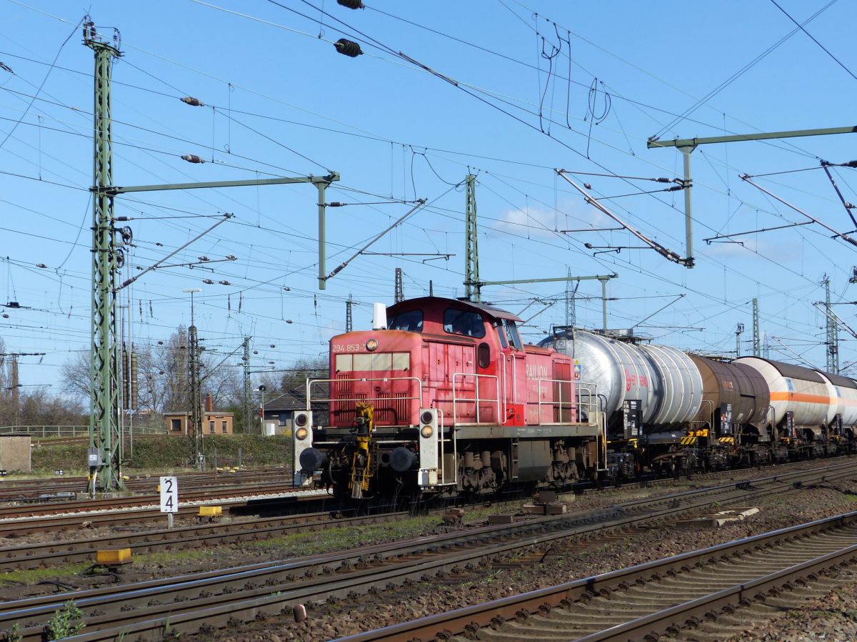 DB Cargo Diesellokomotive 294 853-7 Oberhausen West 12-03-2020. 

DB Cargo diesellocomotief 294 853-7 Oberhausen West 12-03-2020.
