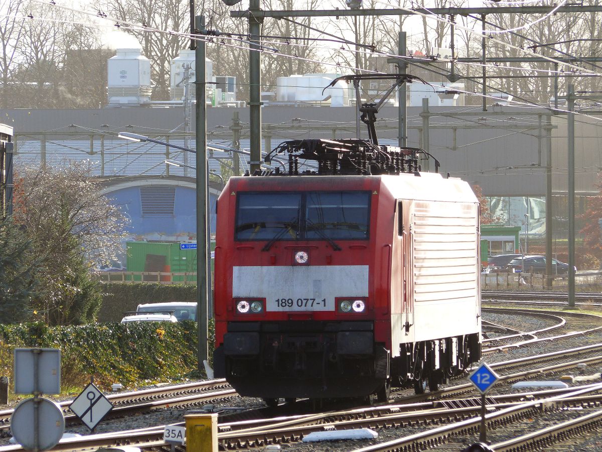 DB Cargo Locomotive 189 077-1 Hilversum 29-11-2019.

DB Cargo locomotief 189 077-1 Hilversum 29-11-2019.
