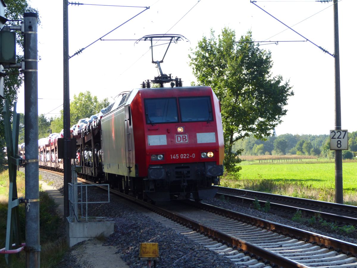 DB Cargo Lok 145 022-0 Bernte, Emsb�ren 13-09-2018.



DB Cargo loc 145 022-0 Bernte, Emsb�ren 13-09-2018.