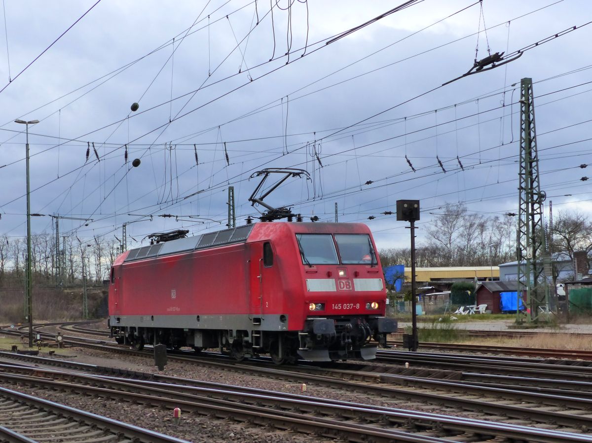 DB Cargo Lok 145 037-8 Rangierbahnhof K�ln-Kalk Nord 08-03-2018.

DB Cargo loc 145 037-8 rangeerstation Keulen-Kalk Nord 08-03-2018.
