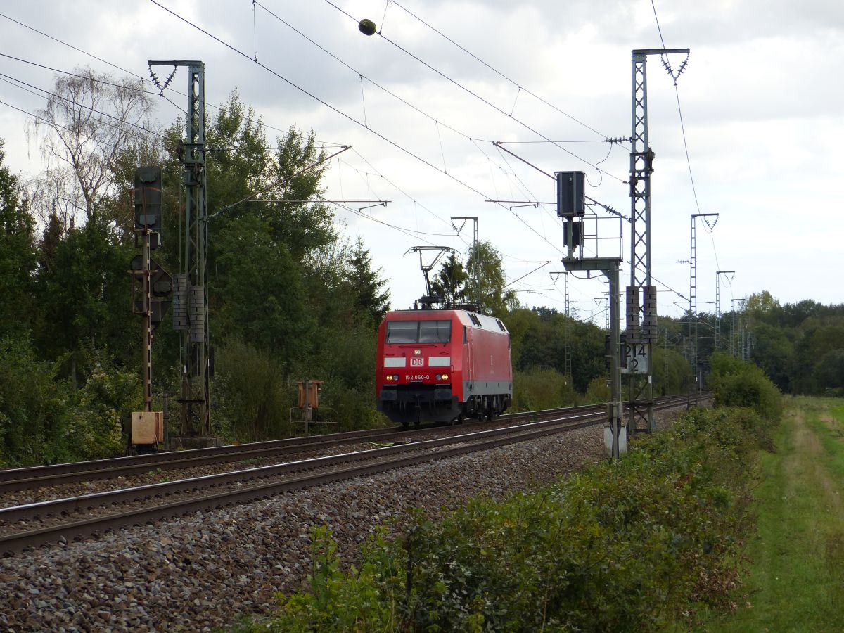 DB Cargo Lok 152 060-0 bei Bahn�bergang Devesstra�e, Salzbergen 28-09-2018.

DB Cargo loc 152 060-0 bij overweg Devesstra�e, Salzbergen 28-09-2018.