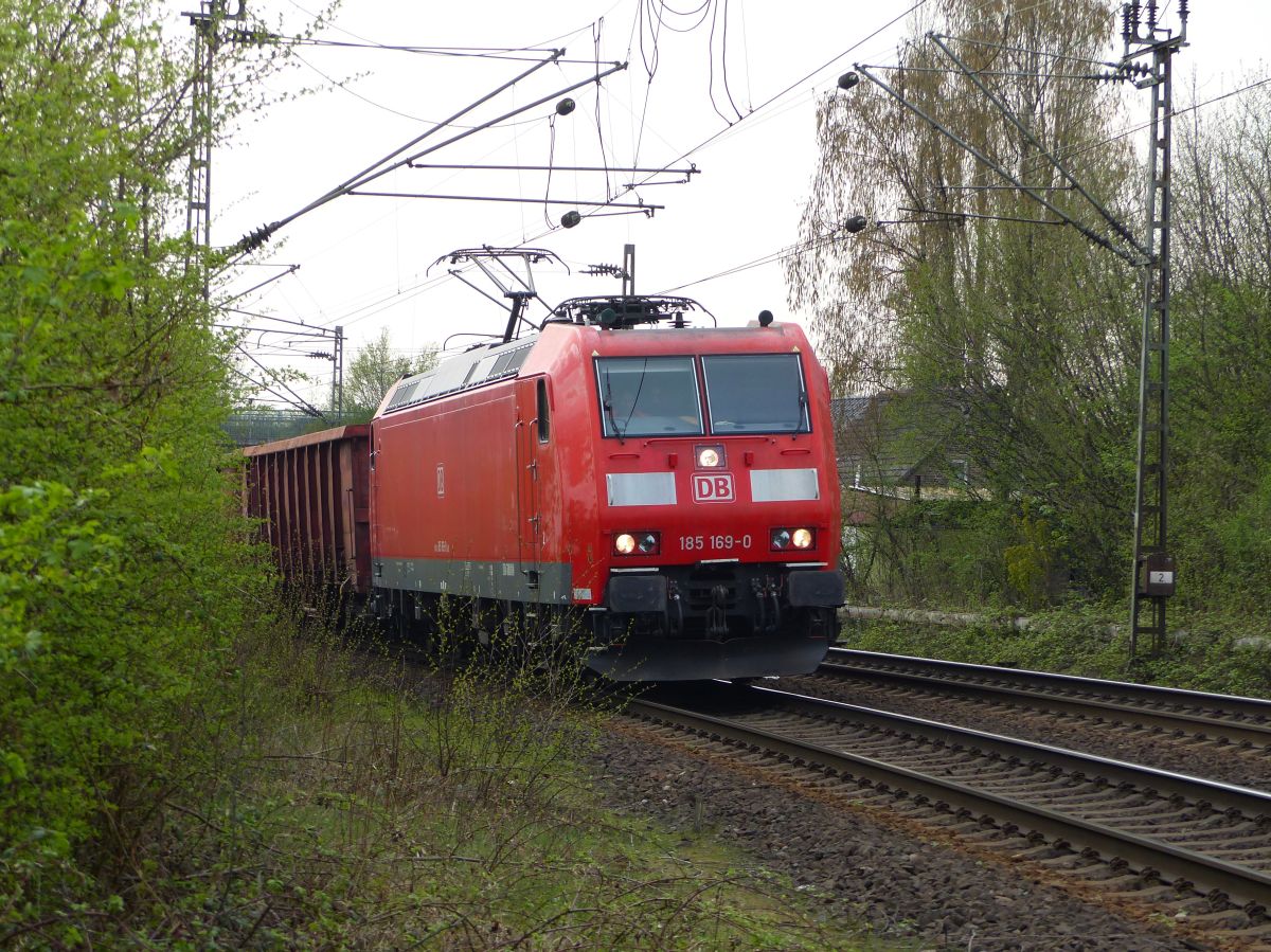 DB Cargo Lok 185 169-0 Hoffmannstrasse, Oberhausen 12-04-2018.

DB Cargo loc 185 169-0 Hoffmannstrasse, Oberhausen 12-04-2018.