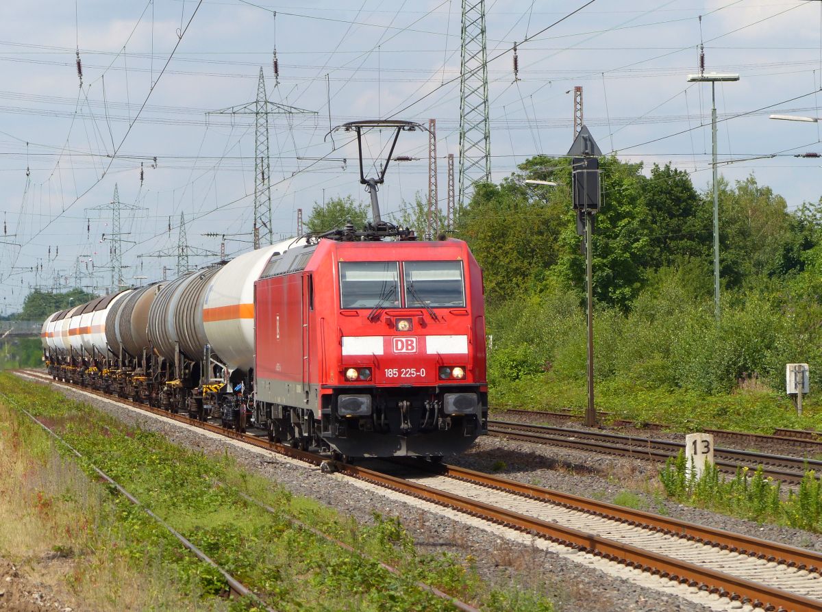 DB Cargo Lok 185 225-0 Lintorf bei Kalkumerstrasse 13-07-2017.

DB Cargo loc 185 225-0 voormalig station Lintorf bij de Kalkumerstrasse 13-07-2017.