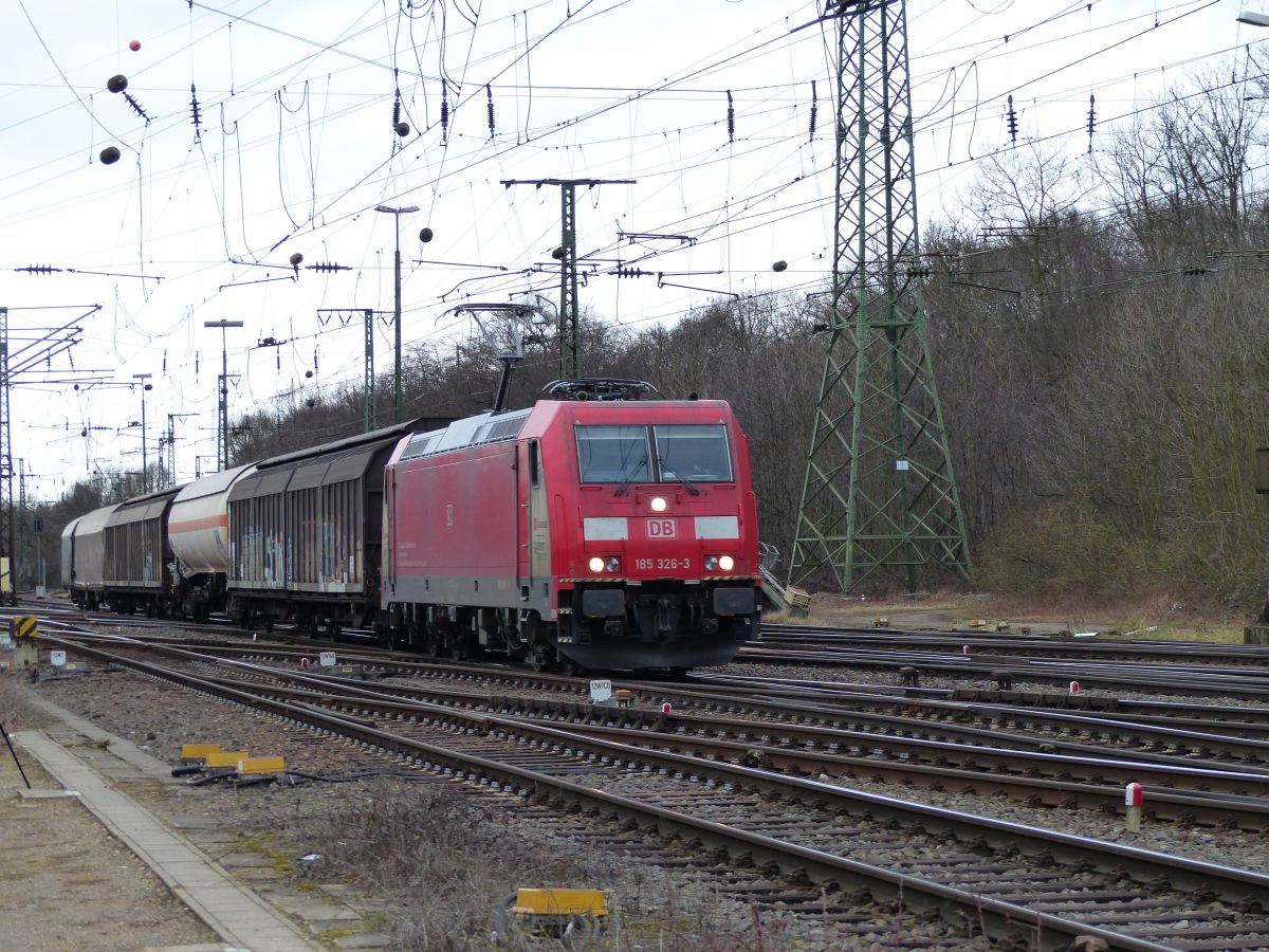 DB Cargo Lok 185 326-3 Rangierbahnhof K�ln Gremberg. Porzer Ringstra�e, K�ln 08-03-2018.

DB Cargo loc 185 326-3 rangeerstation Keulen Gremberg. Porzer Ringstra�e, Keulen 08-03-2018.