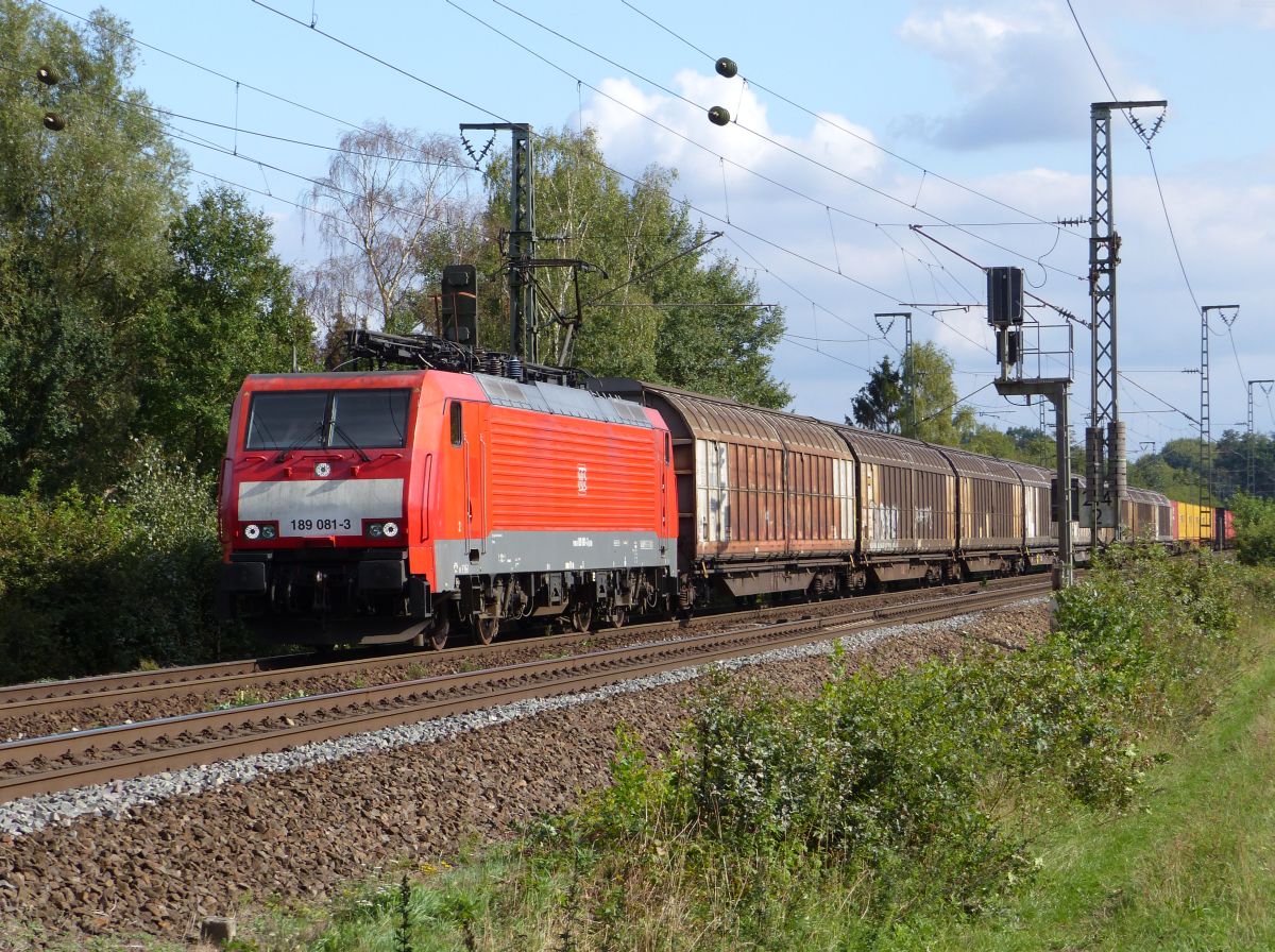DB Cargo Lok 189 081-3 bei Bahn�bergang Devesstra�e, Salzbergen 13-09-2018.


DB Cargo loc 189 081-3 bij overweg Devesstra�e, Salzbergen 13-09-2018.