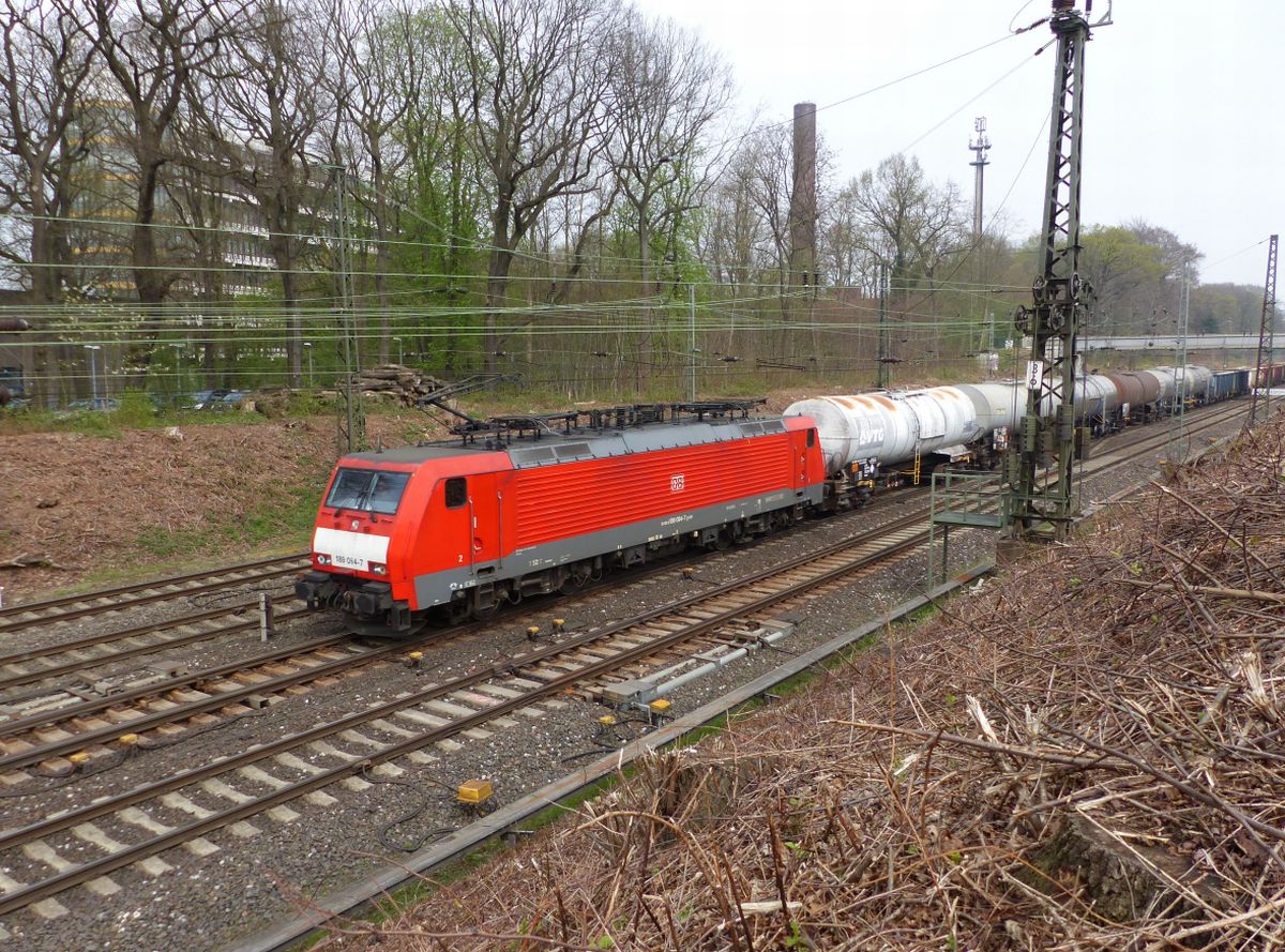 DB Cargo Lok 189 084-7 Abzweig Lotharstrasse, Forsthausweg, Duisburg 12-04-2018.

DB Cargo loc 189 084-7 Abzweig Lotharstrasse, Forsthausweg, Duisburg 12-04-2018.