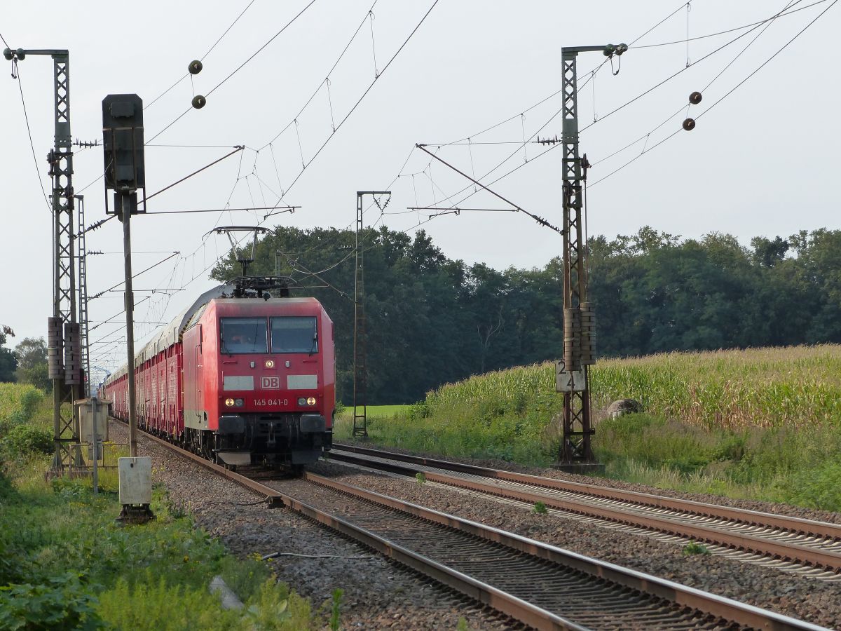 DB Cargo Lokomotive 145 041-0 Devesstra�e, Salzbergen 11-09-2020.

DB Cargo locomotief 145 041-0 Devesstra�e, Salzbergen 11-09-2020.