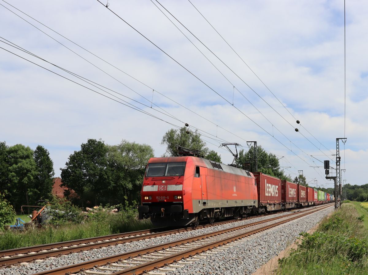 DB Cargo Lokomotive 152 019-6 Devesstra�e, Salzbergen 03-06-2022.

DB Cargo locomotief 152 019-6 Devesstra�e, Salzbergen 03-06-2022.