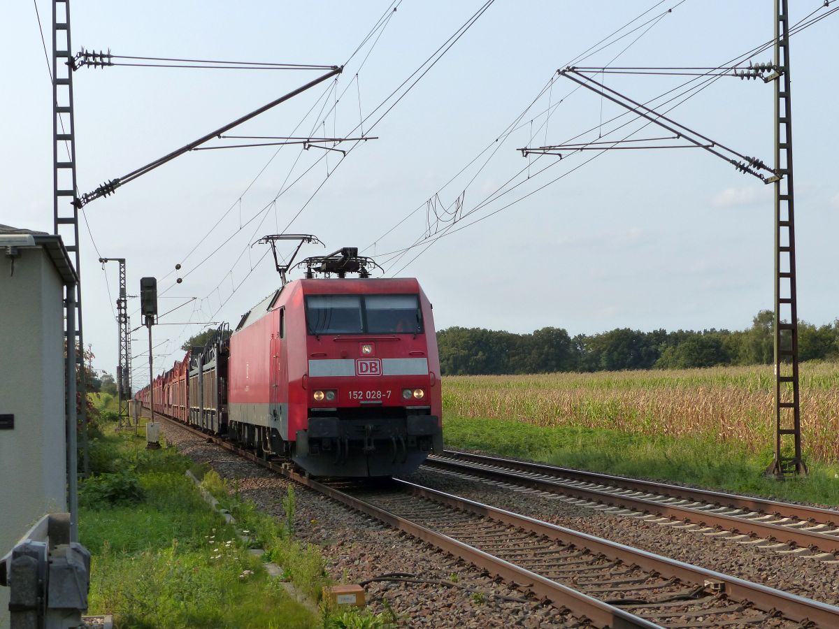 DB Cargo Lokomotive 152 028-7 Bahn�bergang Devesstra�e, Salzbergen 11-09-2020.

DB Cargo locomotief 152 028-7 overweg Devesstra�e, Salzbergen 11-09-2020.