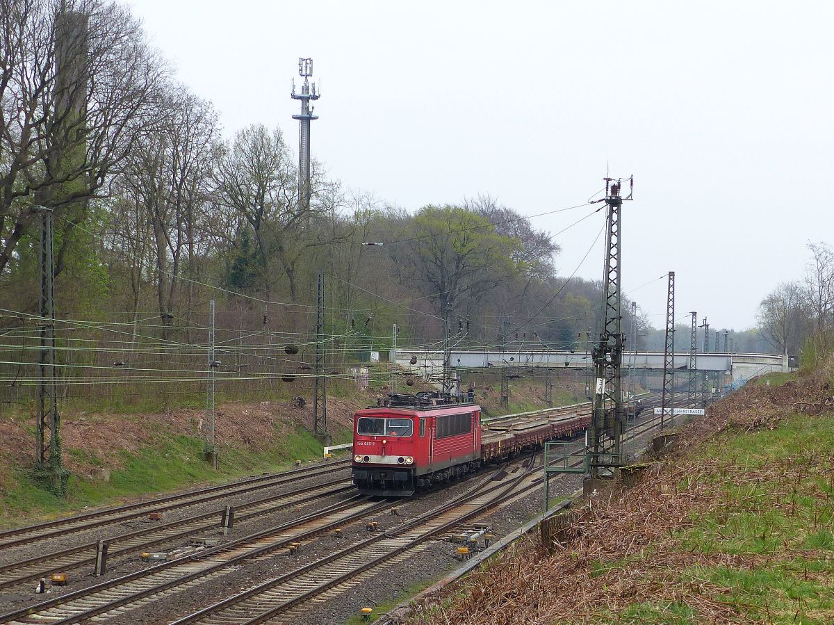 DB Cargo Lokomotive 155 055-7 Abzweig Lotharstrasse, Forsthausweg, Duisburg 12-04-2018.

DB Cargo locomotief 155 055-7 Abzweig Lotharstrasse, Forsthausweg, Duisburg 12-04-2018.