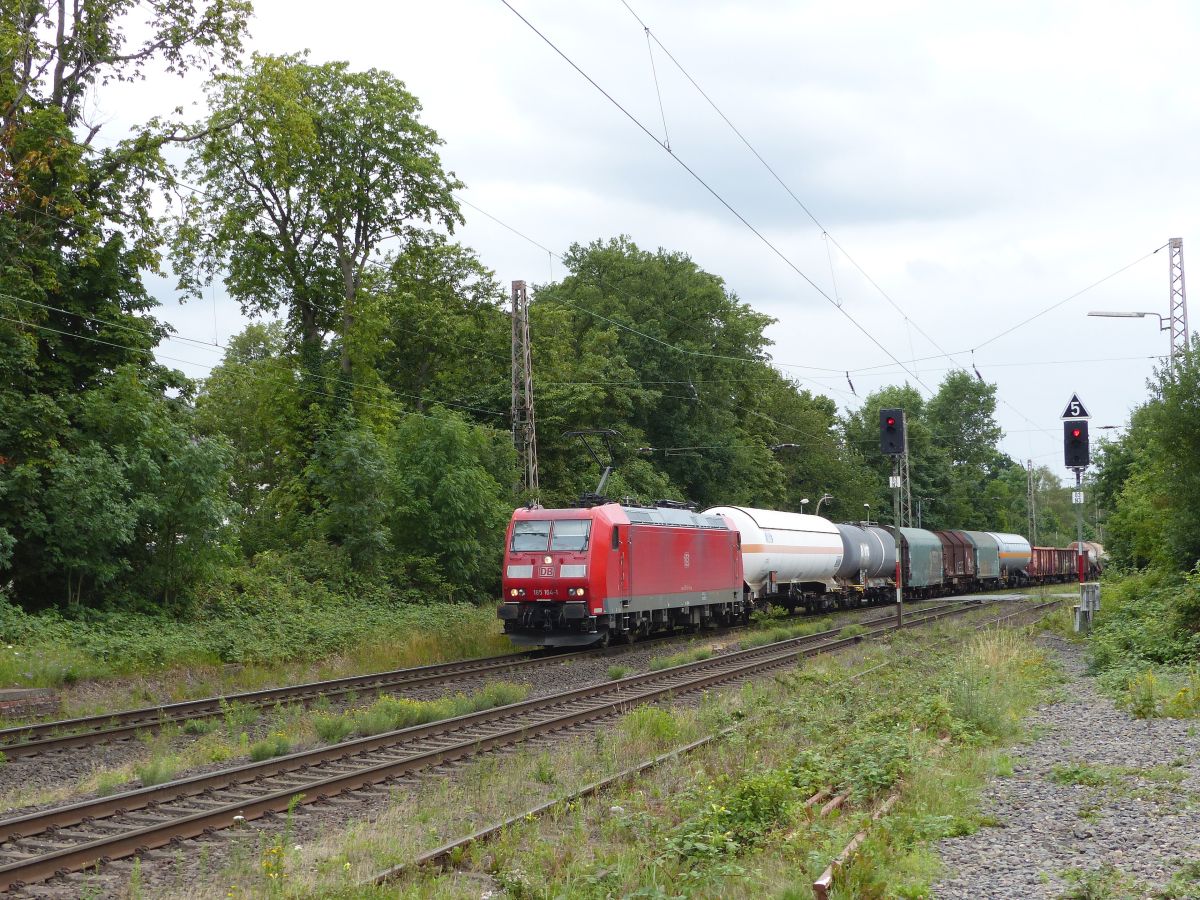 DB Cargo Lokomotive 185 164-1 Kalkumerstrasse, Lintorf 09-07-2020.

DB Cargo locomotief 185 164-1 Kalkumerstrasse, Lintorf 09-07-2020.