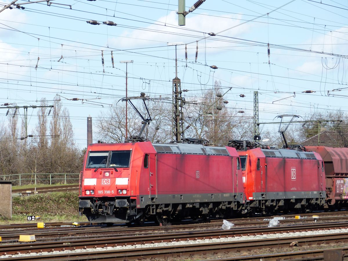 DB Cargo Lokomotive 185 398-5 und 185 147-6 G�terbahnhof Oberhausen West 12-03-2020.

DB Cargo locomotief 185 398-5 en 185 147-6 goederenstation Oberhausen West 12-03-2020.