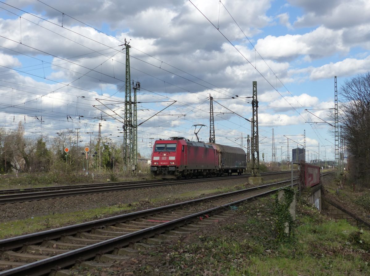 DB Cargo Lokomotive 185 402-5 G�terbahnhof Oberhausen West 12-03-2020.

DB Cargo locomotief 185 402-5 goederenstation Oberhausen West 12-03-2020.