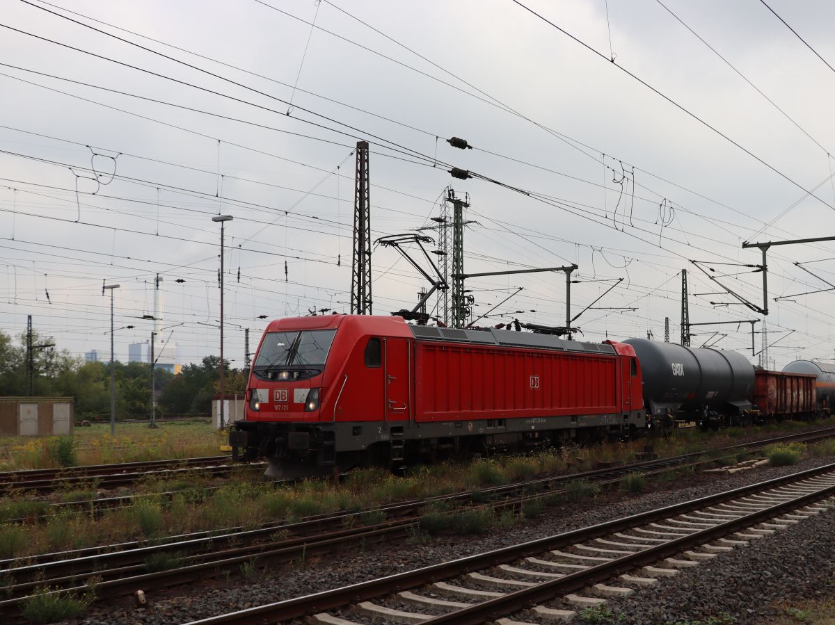 DB Cargo Lokomotive 187 121-9 G�terbahnhof Oberhausen West 18-08-2022.

DB Cargo locomotief 187 121-9 goederenstation Oberhausen West 18-08-2022.