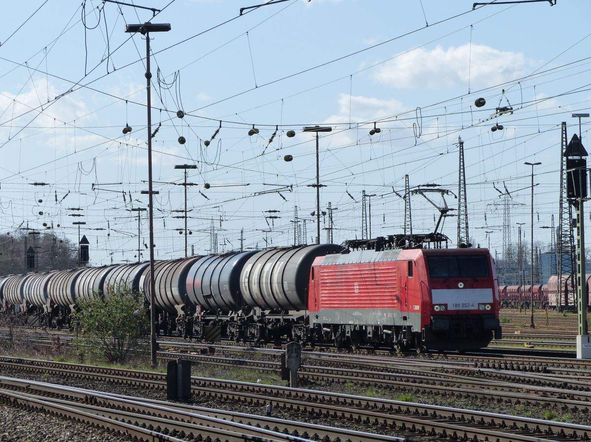 DB Cargo Lokomotive 189 052-4 G�terbahnhof Oberhausen West 12-03-2020

DB Cargo locomotief 189 052-4 goederenstation Oberhausen West 12-03-2020