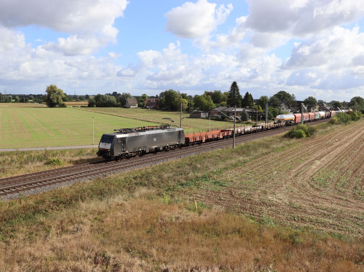 DB Cargo Lokomotive 189 094-6 Baumannstrasse, Praest 16-09-2022.

DB Cargo locomotief 189 094-6 Baumannstrasse, Praest 16-09-2022.