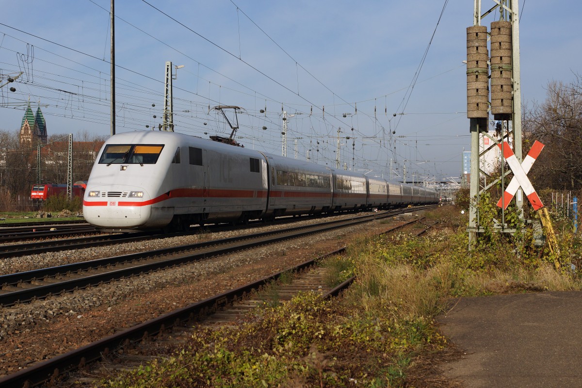 DB: ICE der ersten Generation in Freiburg im Breisgau am 5. Dezember 2015.
Foto: Walter Ruetsch