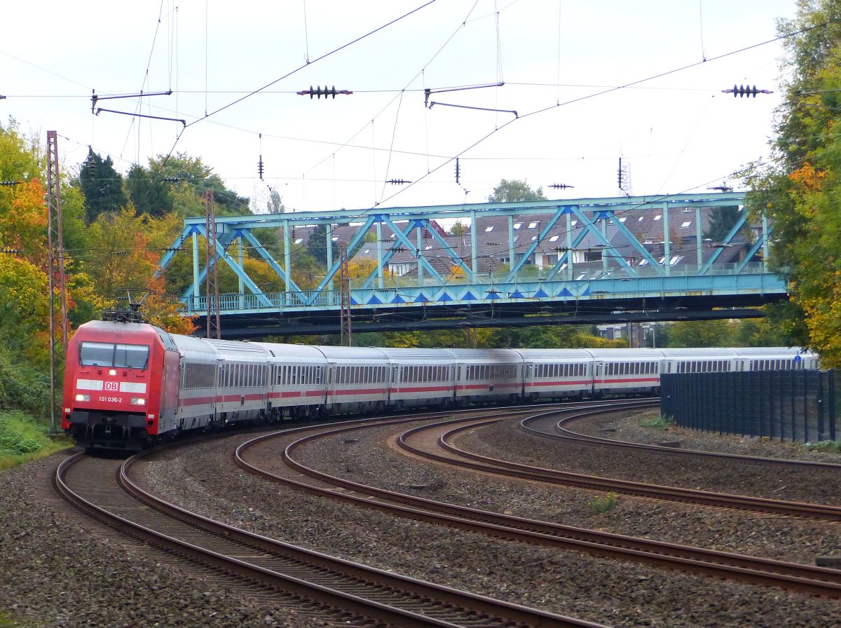 DB Lok 101 036-2 M�lheim an der Ruhr 13-10-2017.

DB loc 101 036-2 M�lheim an der Ruhr 13-10-2017.