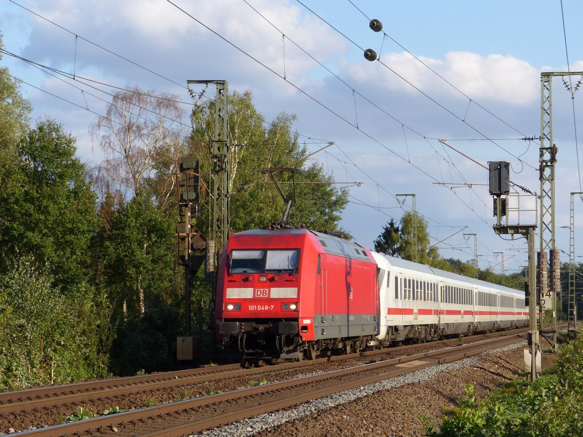 DB Lok 101 048-7 Devesstra�e, Salzbergen 13-09-2018.

DB loc 101 048-7 Devesstra�e, Salzbergen 13-09-2018.